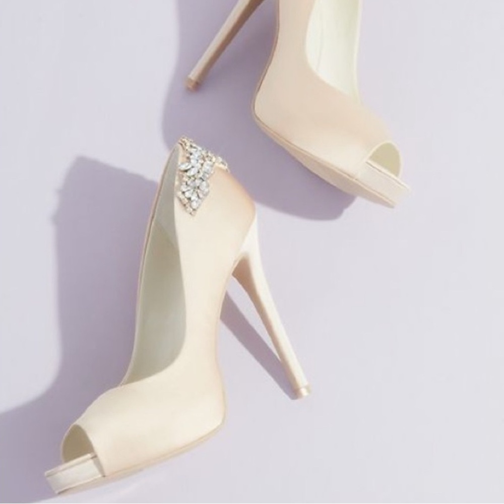 Like NEW Badgley Mischka Robbie Shoes